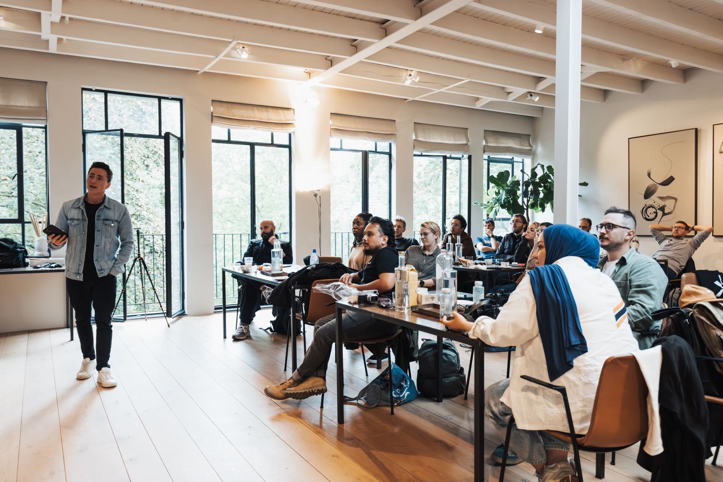 Groupe participant à une formation en salle